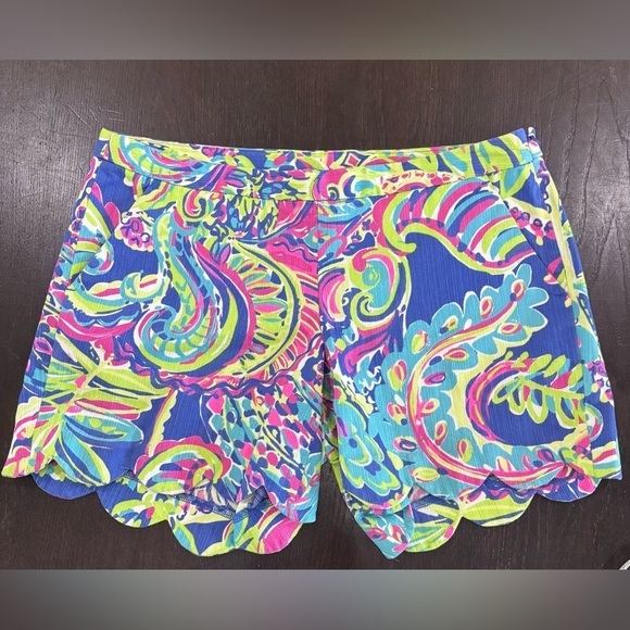 Lilly Pulitzer Pants - Lilly Pulitzer Size 0 Multicolored Floral Print Design Scalloped Hem Shorts